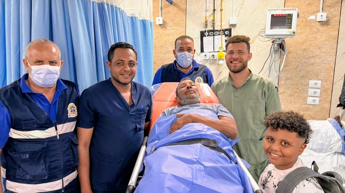 الطفل منقذ والده بعد اتصال بالاسعاف