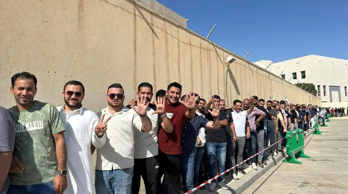 المصريين بالخارج في السفارات والقنصليات