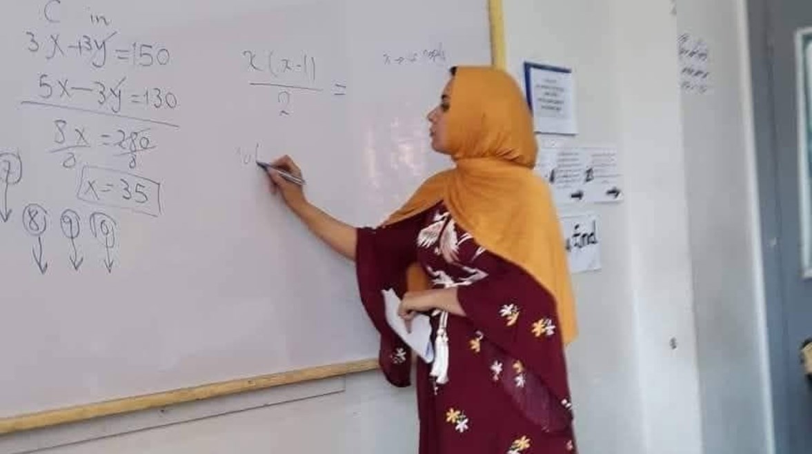  منى السيد مدرسة رياضيات