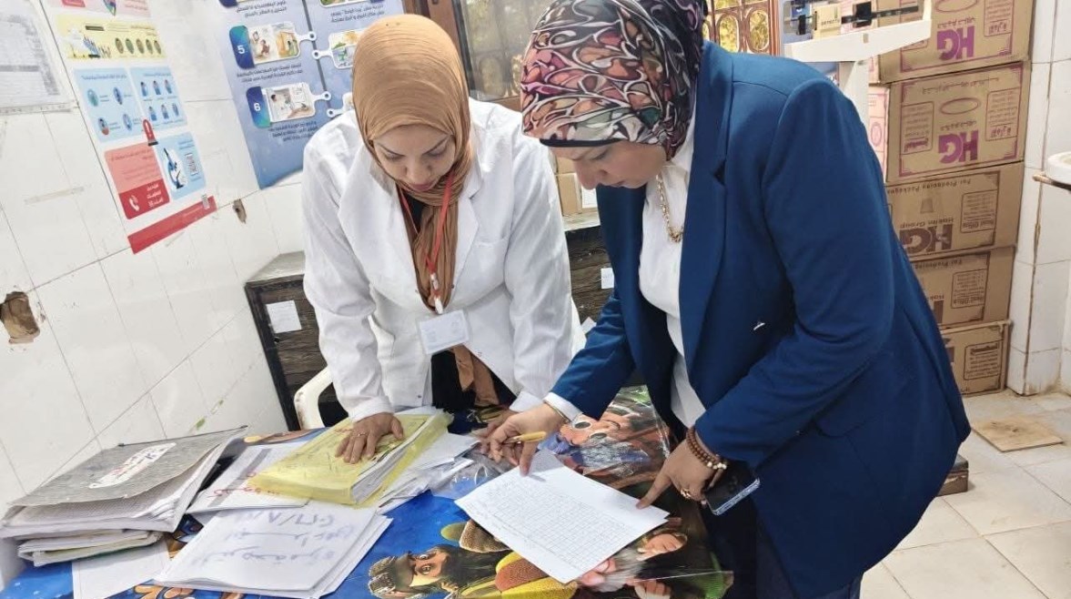 وكيلة وزارة الصحة بالمنيا تُحيل أطباء وموظفي "البيهو ومطاي" للتحقيق