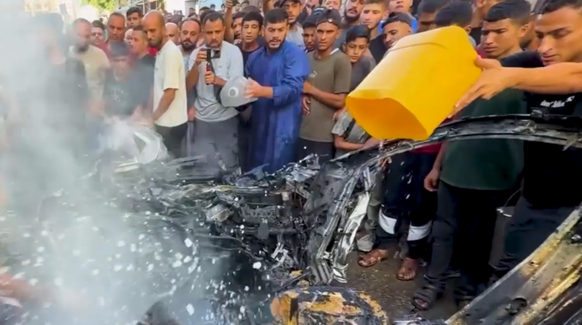 محاولات إطفاء السيارة
