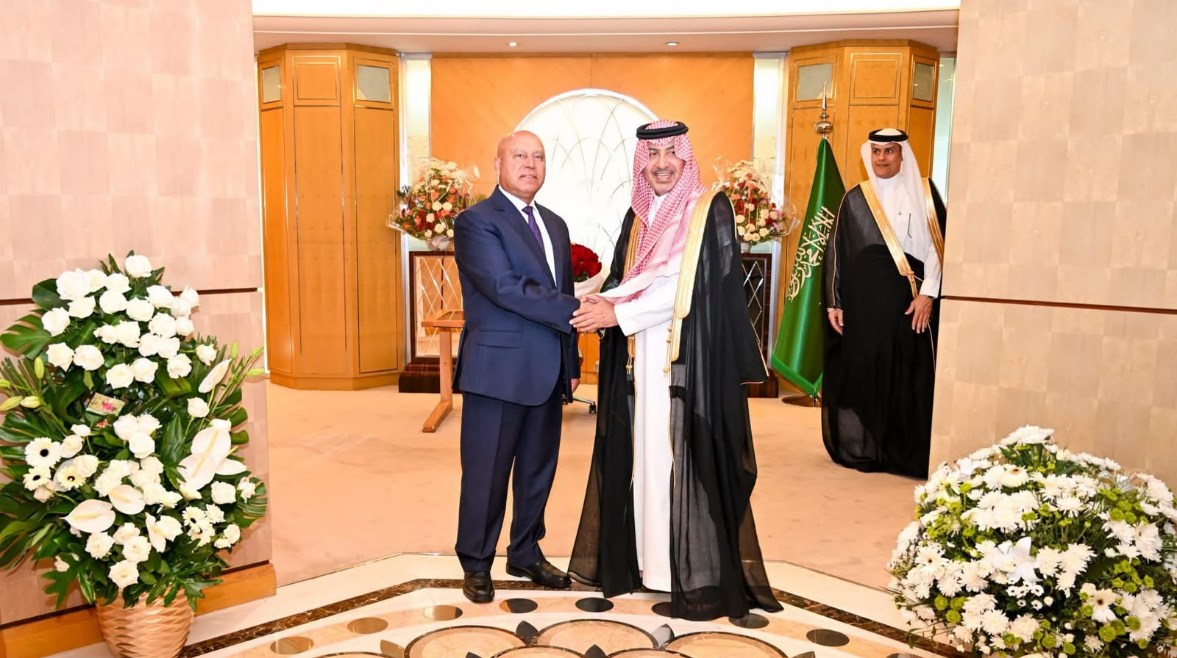 صالح بن عيد الحصيني وكامل الوزير