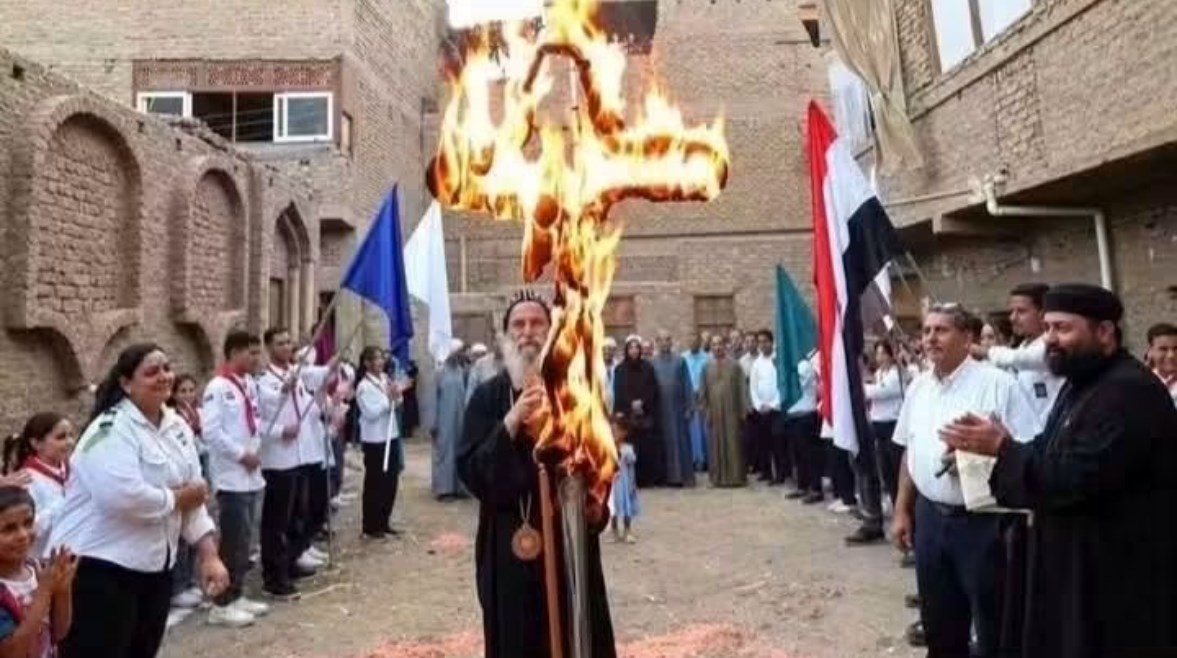 لقطات من حرق الصليب 