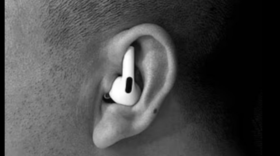 قلب سماعات الإيربودز