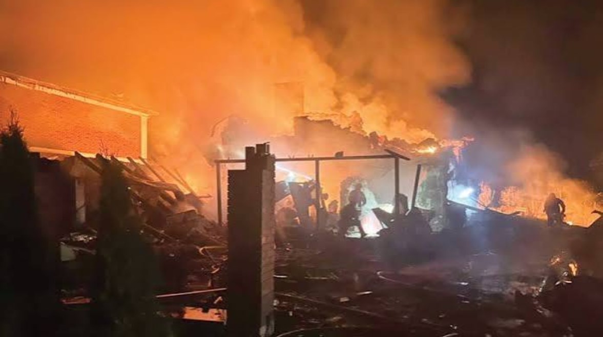 زيلينسكي يعلن مقتل 12 شخصًا بينهم هندي في هجمات روسية على مدن أوكرانية 