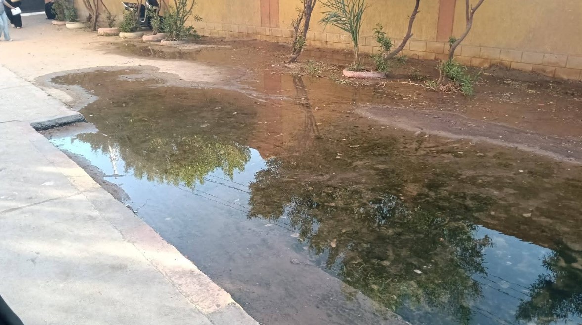 تجمعات المياه داخل المدرسة 