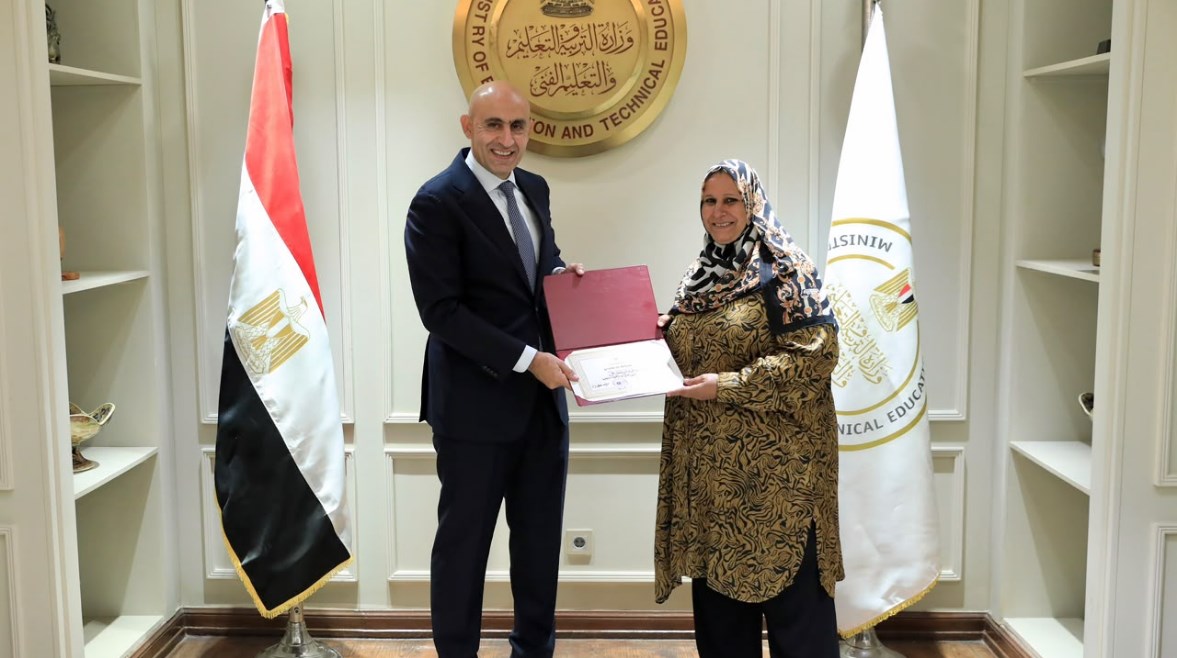 جانب من تكريم الأستاذة صالحة أبو الفضل