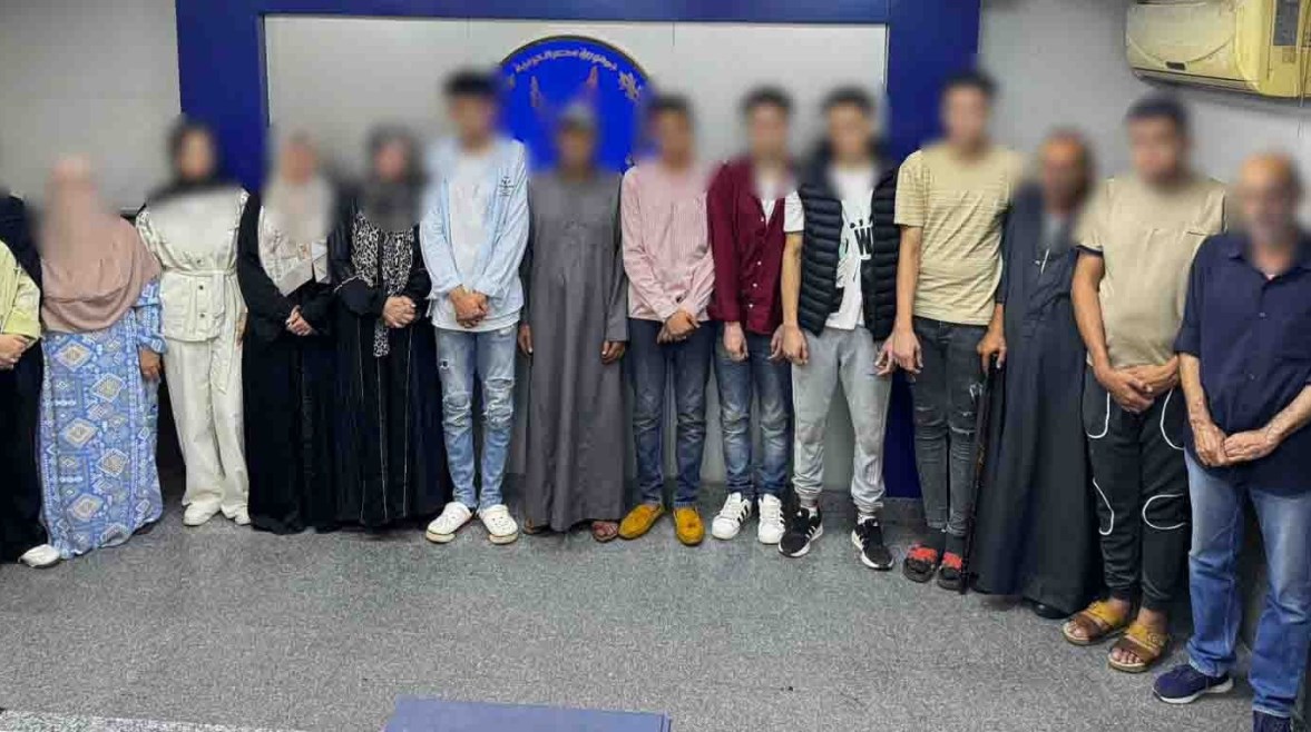 المتهمون بعد ضبطهم 