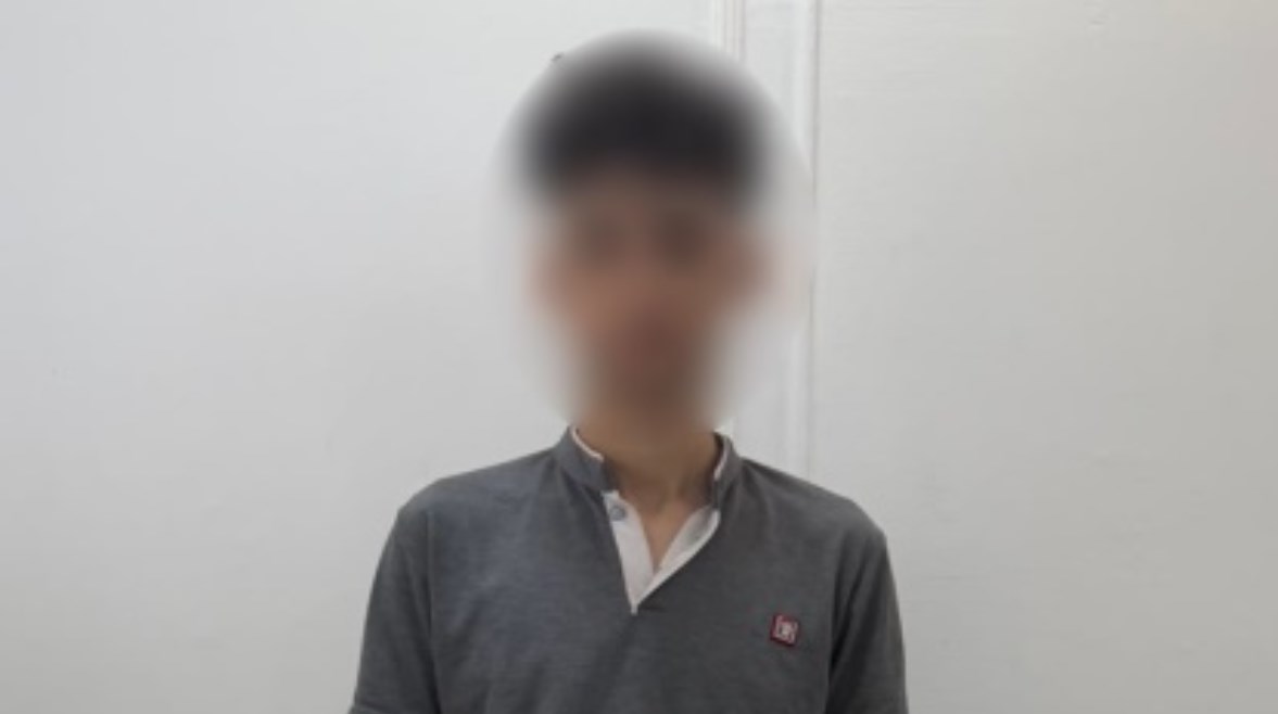 المتهم بعد ضبطه 