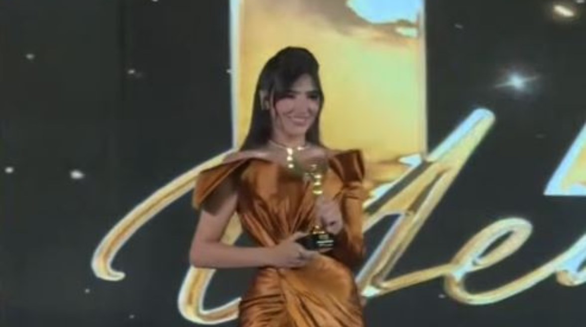 الفنانة مي عمر