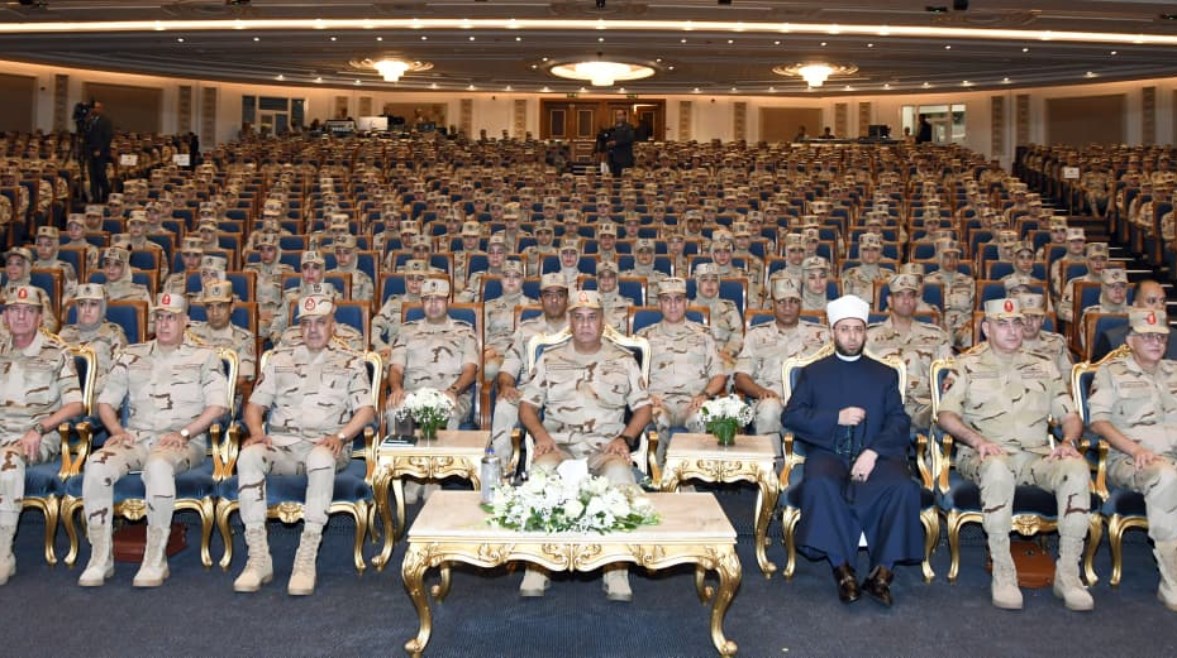 لقاء وزير الدفاع بالأطقم الطبية 