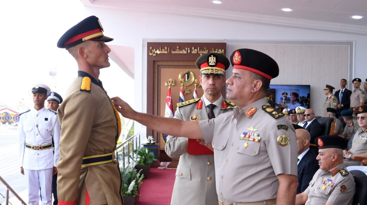 الفريق أشرف سالم زاهر وزير الدفاع والإنتاج الحربي 