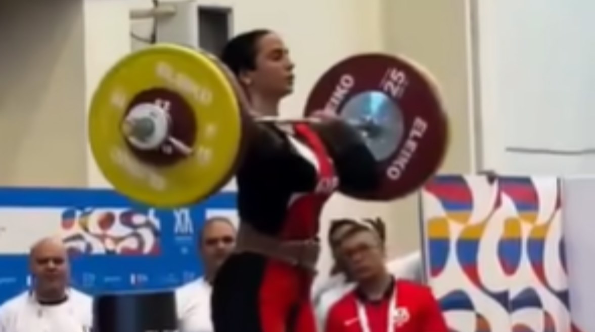 لاعبة الأثقال نورا عصام