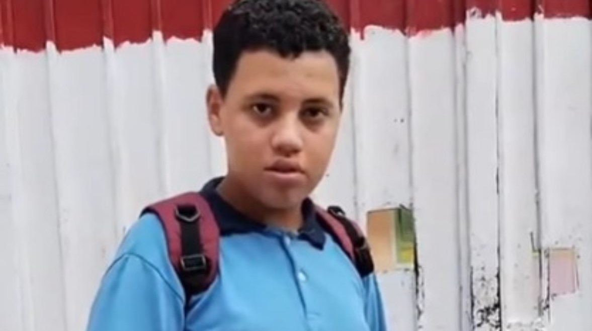 أم تستغيث من منع طفلها المصاب بالتوحد من دخول المدرسة