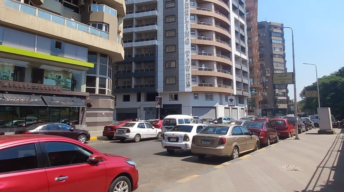 أبراج سكنية وتجارية تتراص في سماء المهندسين
