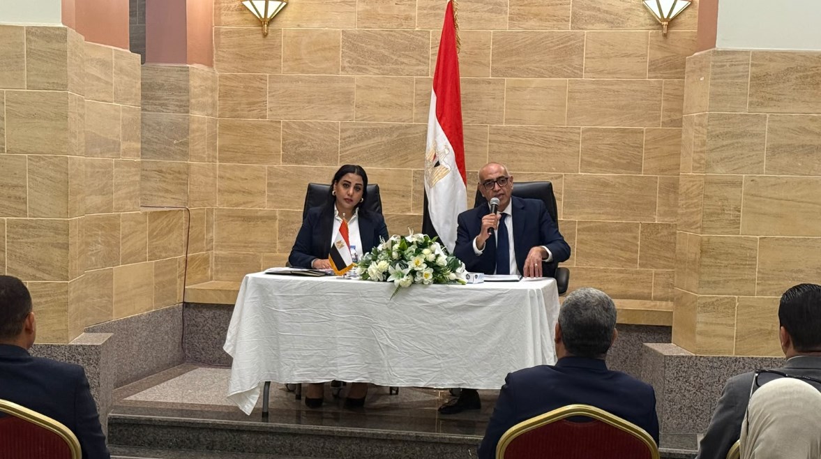 السفير أحمد عبدالمجيد خلال لقاء أبناء الجالية المصرية بجدة