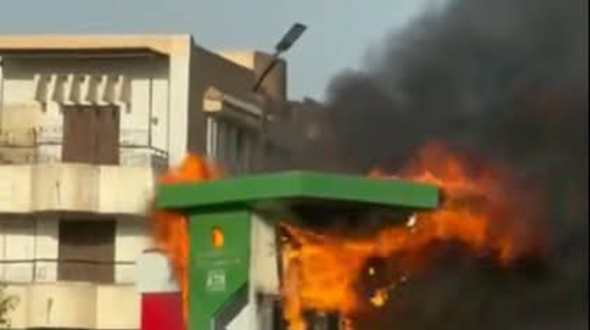 الماكينة المحترقة