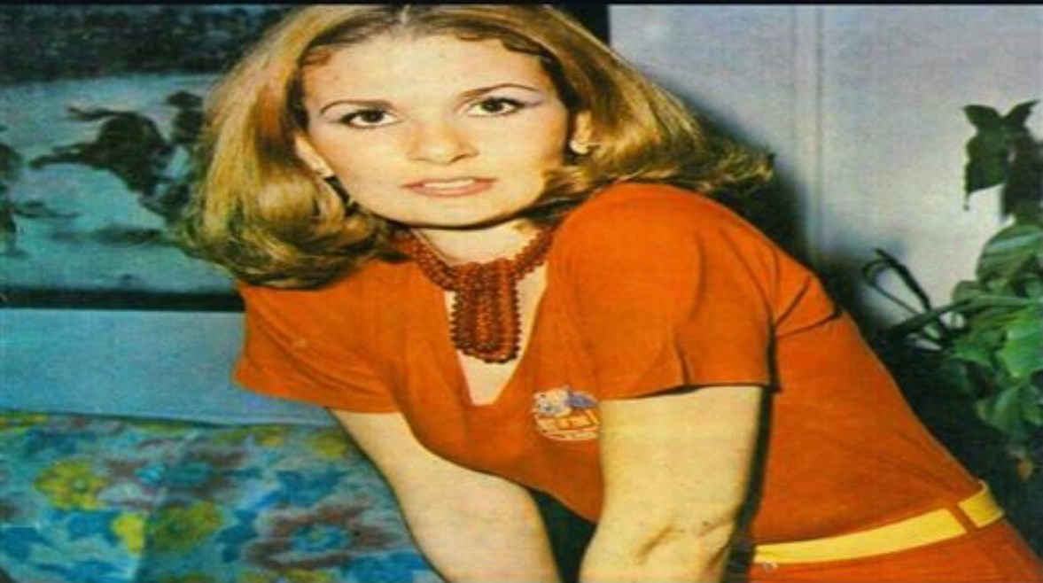الفنانة يسرا 