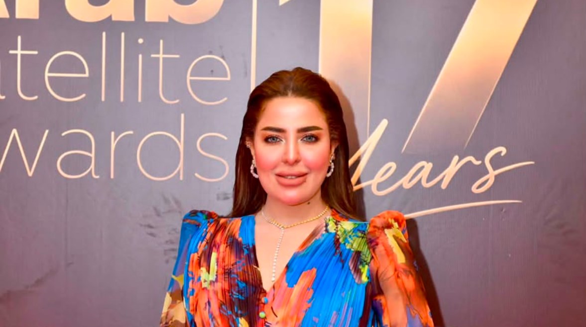 الإعلامية منى العمدة 