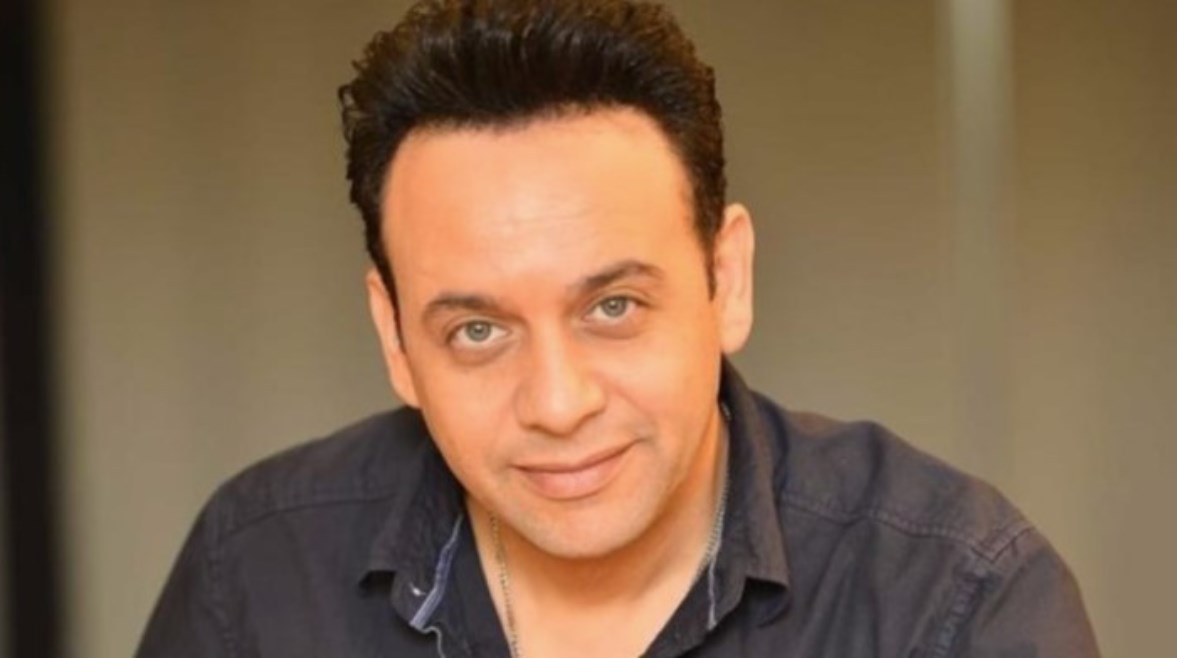 الفنان مصطفى قمر 