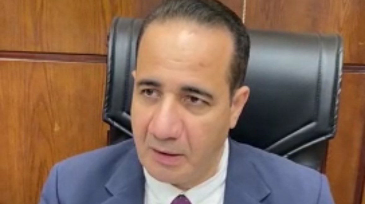 صورة لعميد معهد الكبد