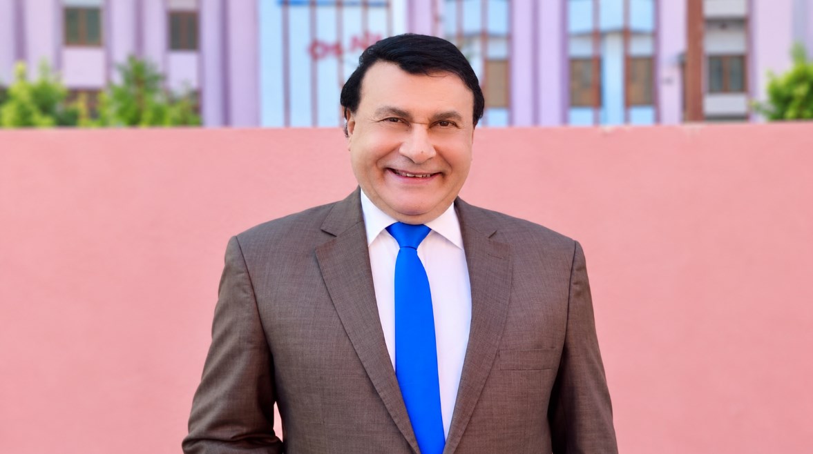 الإعلامي خيري حسن 