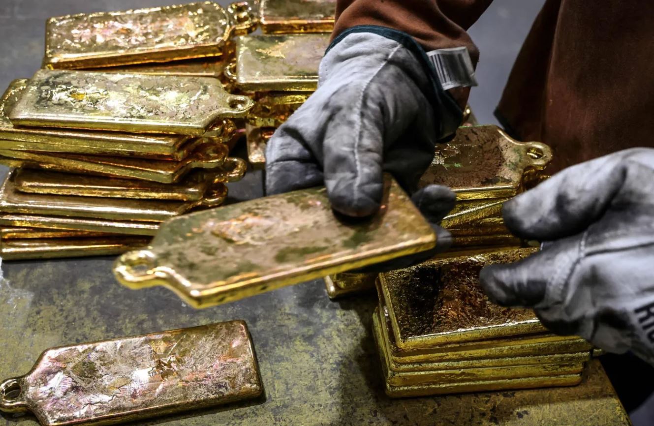 "الجمارك" ترفع المصنعية على الذهب 10%