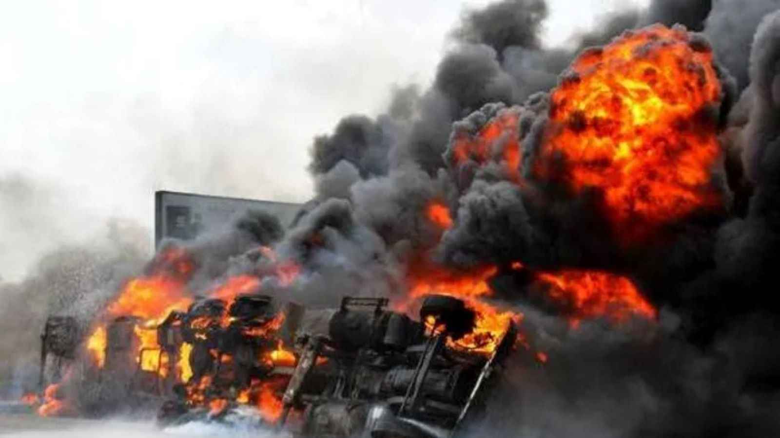 مصرع 9 أشخاص إثر انفجار قنبلة بموقف حافلات في نيجيريا - تليجراف مصر