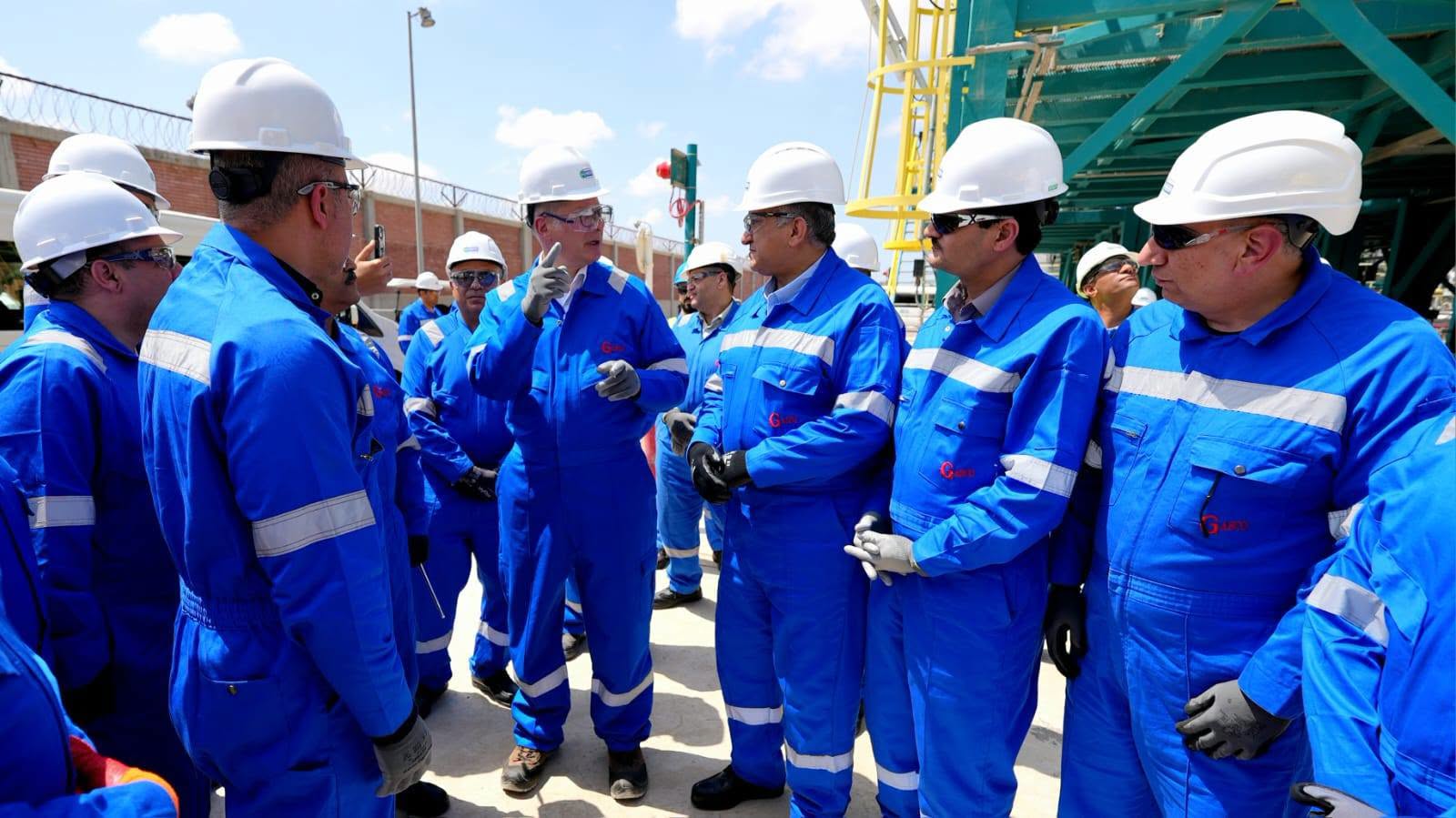 جانب من جولة وزير البترول