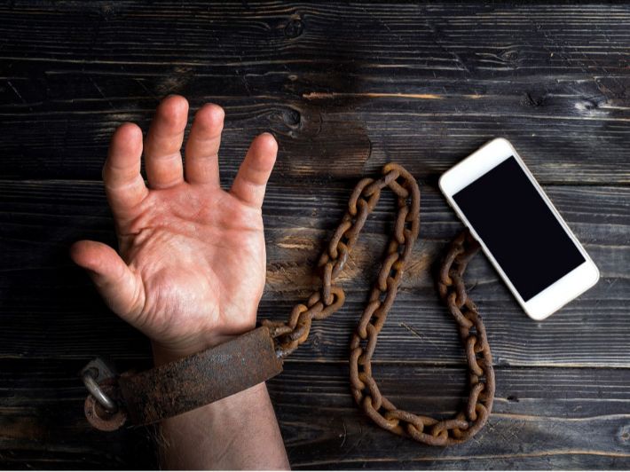 موضوع-تعبير-عن-إدمان-الهاتف-المحمول