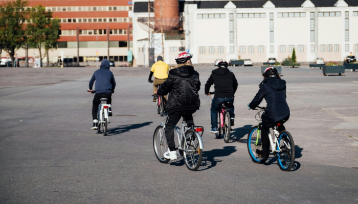 127-180120-bike-immigrants-fusion-finland_700x400
