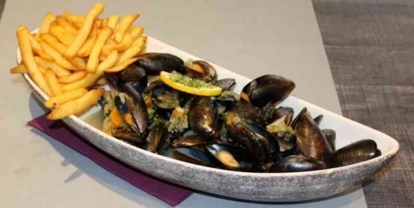 طبق-المحار-والبطاطس-Moules-frites-795x400-600x302 طبق-المحار-والبطاطس-Moules-frites-795x400-600x302