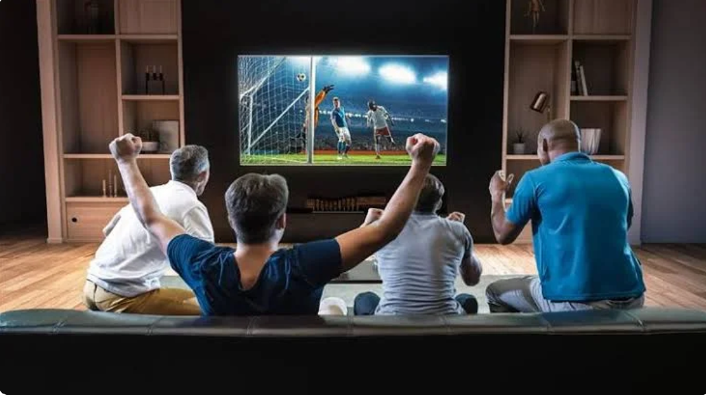 جماهير تشاهد المباراة