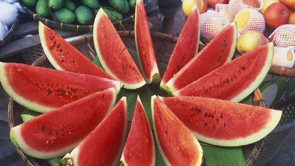 بطيخ أحمر مقطع
