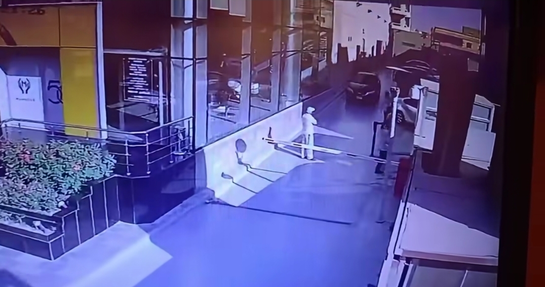1001107699