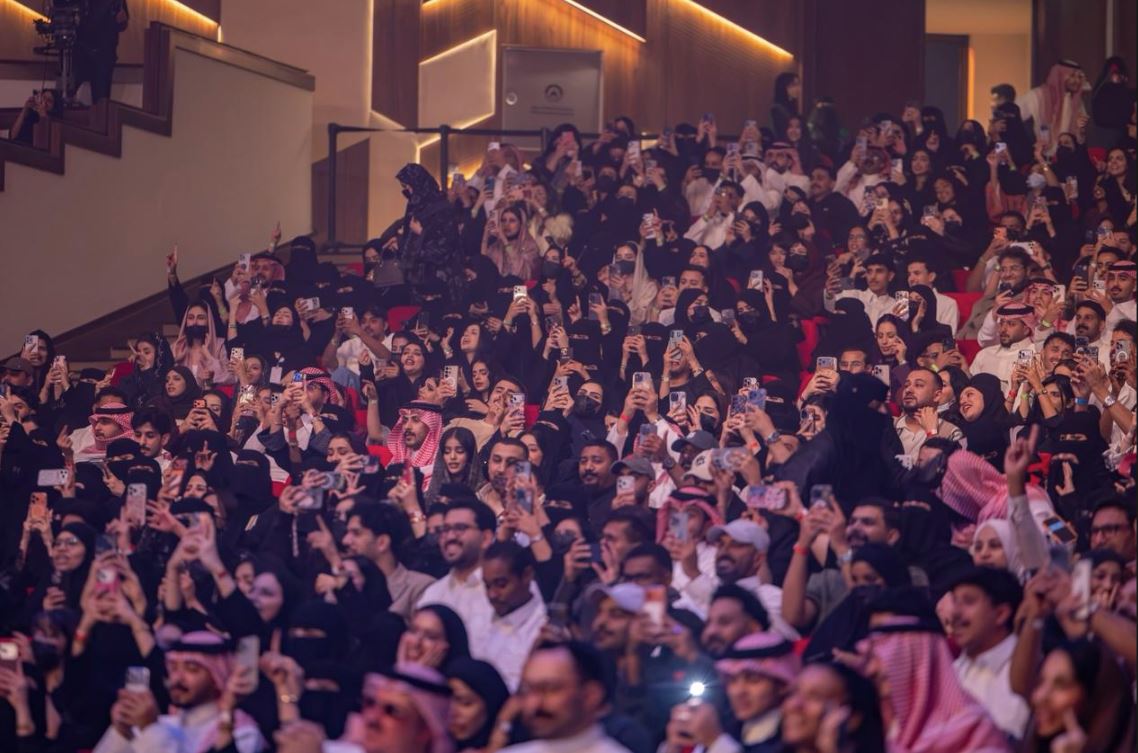 جمهور حفل تامر عاشور