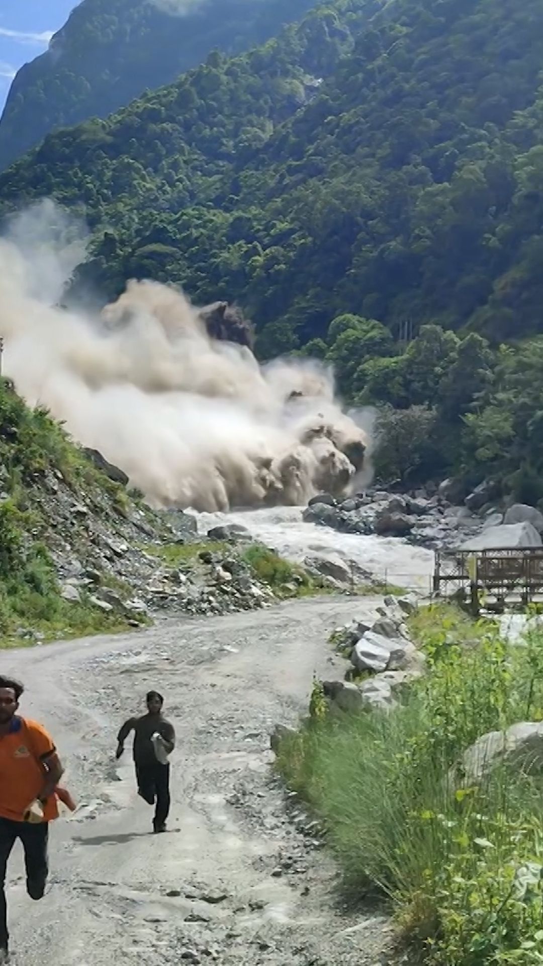 thumbnail-scientist-nepal-flood-1-vrtc