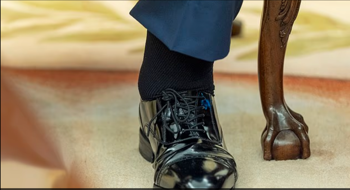 ارتداء ترامب لجوارب ضاغطة لتخفيف التورم