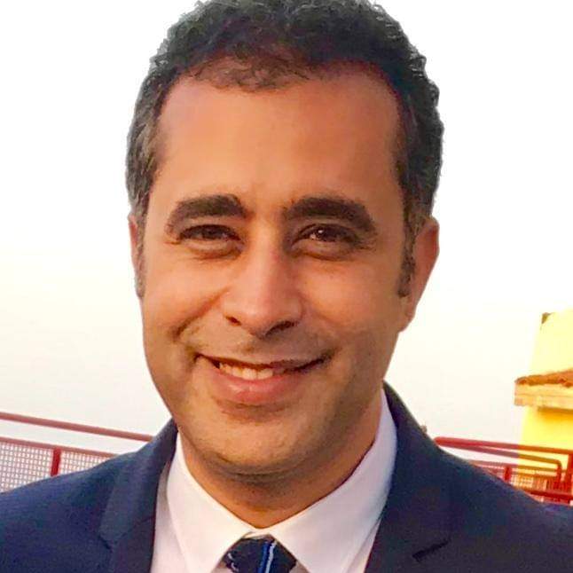 صورة  الدكتور محمد فؤاد